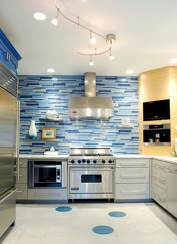 Combine-several-different-shades-of-blue-for-the-backsplash