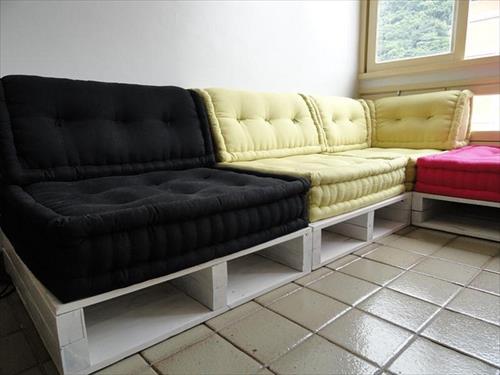 beautiful-diy-sofas-made-from-wood-pallet