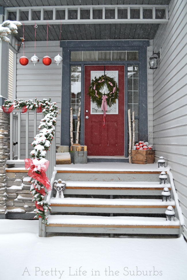 Christmas-Porch-Decorating_16