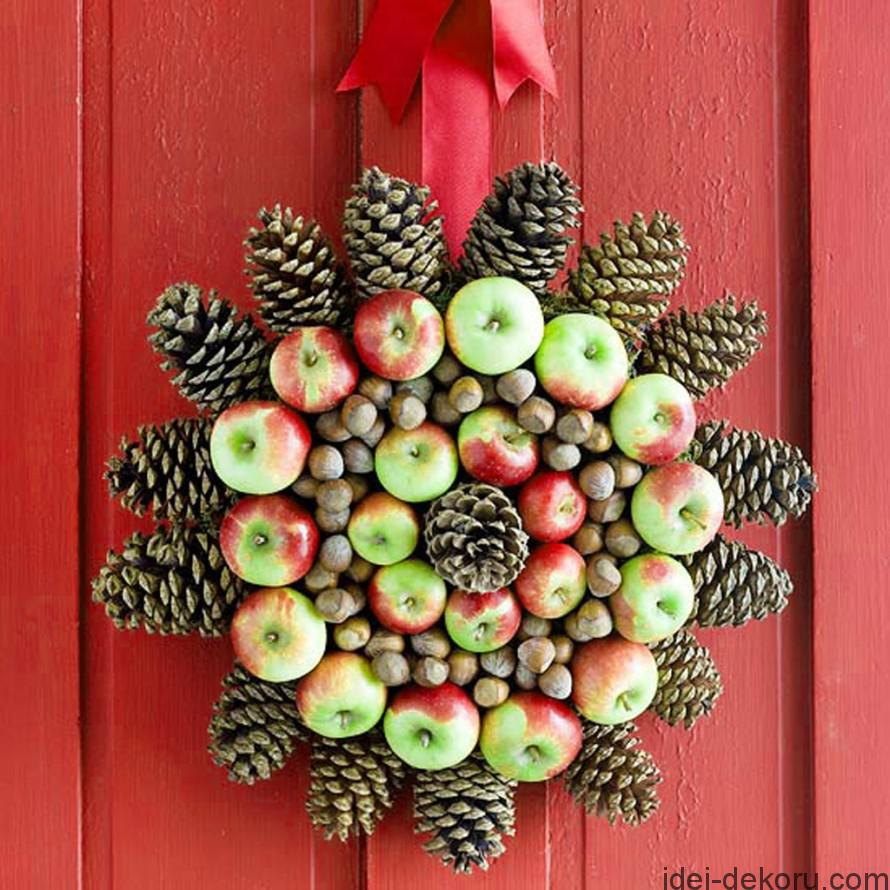 marvelous-decoration-ideas-for-christmas-with-natural-pine-flower-strung-round-be-equipped-red-green-apple-fruit-including-cereals-mounted-on-the-red-door-exterior-design-ideas-as-well-as-xmas-decorat