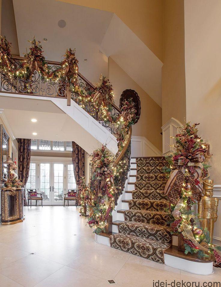 Christmas Foyer -- Entryway