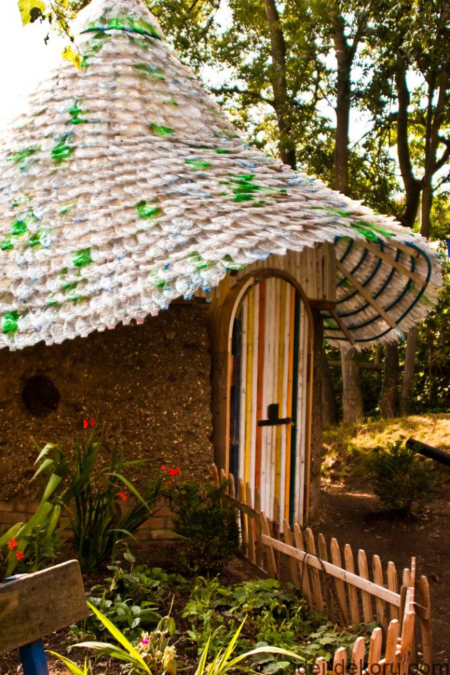 The roof of this hut, called 'The Cob', at Deen City Farm was made from 7,000 plastic bottles.