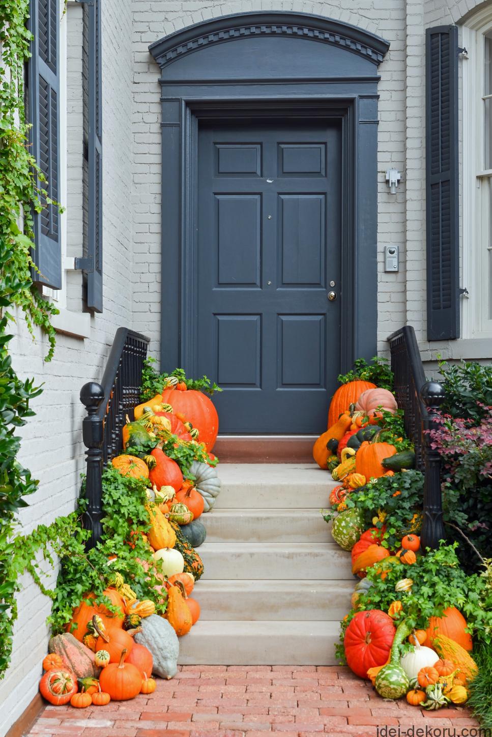 shutterstock-218353438_fall-pumpkin-front-porch-entry-jpg-rend-hgtvcom-966-1449