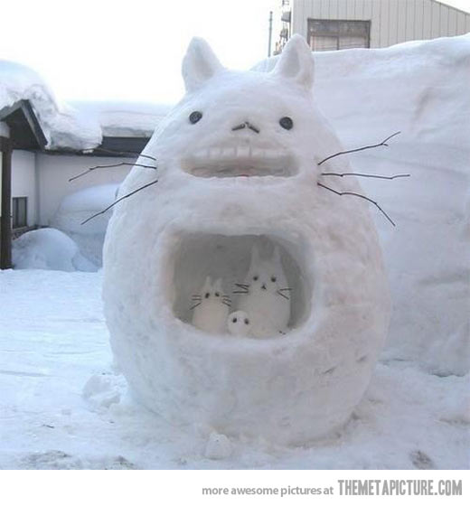 funny-my-neighbor-totoro-snowman