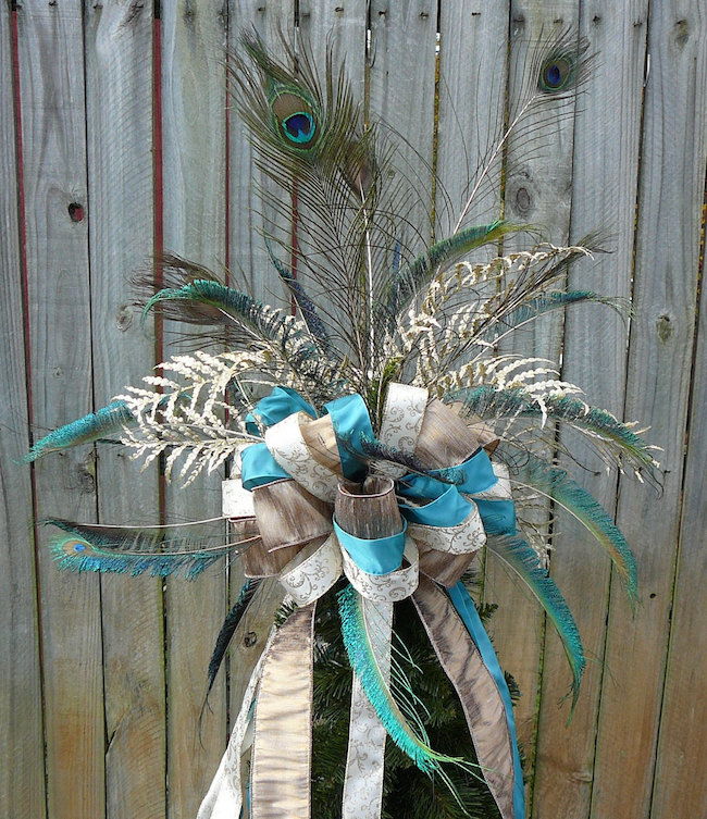 beautiful-peacock-feather-bow-tree-topper