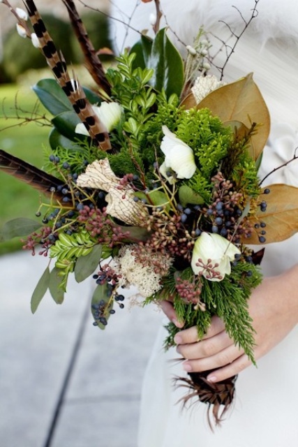 striking-woodland-wedidng-bouquets-to-rock-24