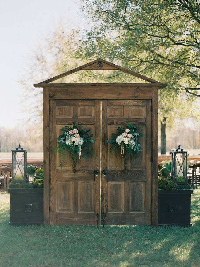 004-Ceremony-Door-Arches-Altars-on-SouthBoundBride