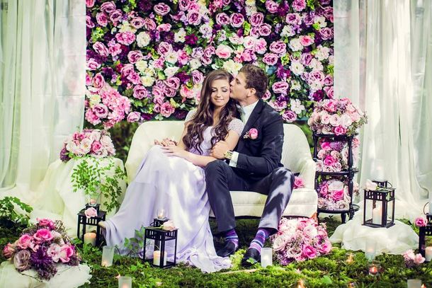 007-southboundbride-wedding-trend-flower-walls-backdrop