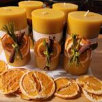 Beeswax100% natural , hand-poured beeswax candle, enhanced with dried orange slice and cinnamon stick this is for ONE Beeswax candle_