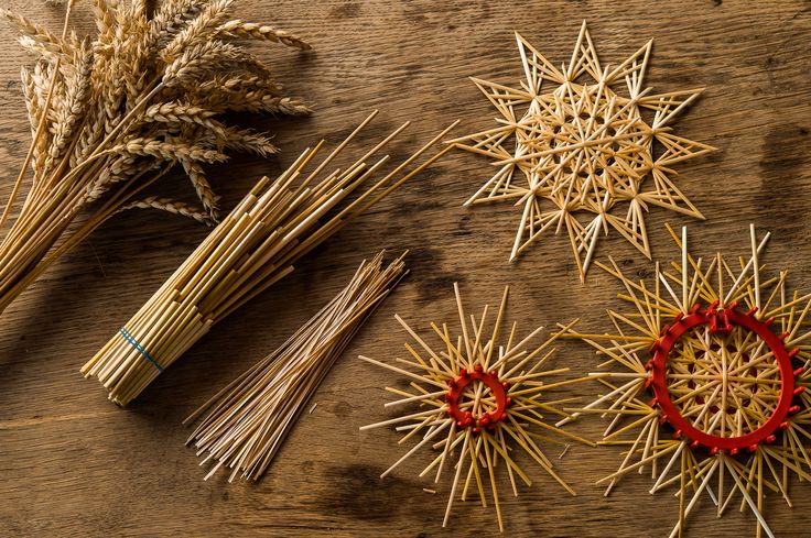 DIY straw snowflakes made by hand: Christmas eco-ornaments for a tree.